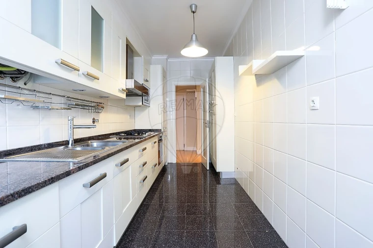 Apartamento T1 para Arrendamento em Lumiar Foto 18