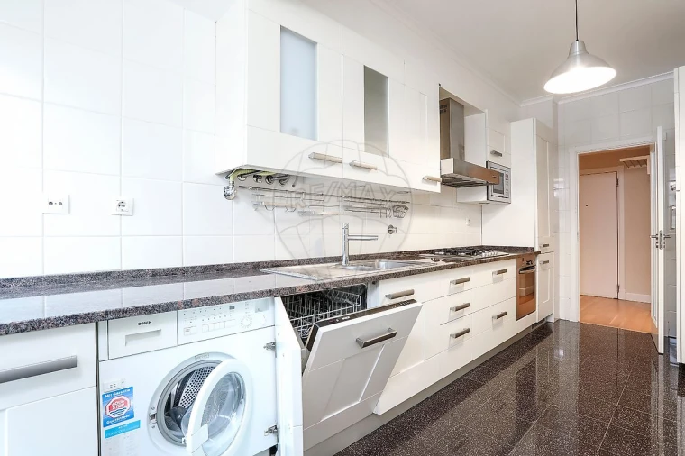 Apartamento T1 para Arrendamento em Lumiar Foto 7