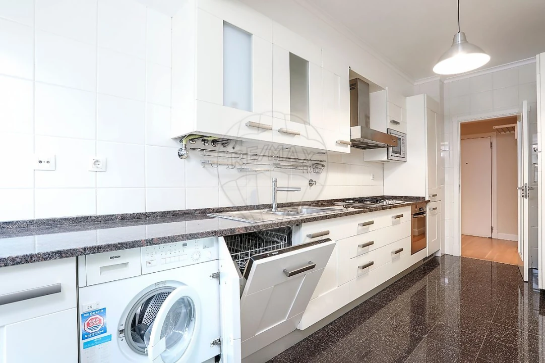 Apartamento T1 para Arrendamento em Lumiar Foto 7