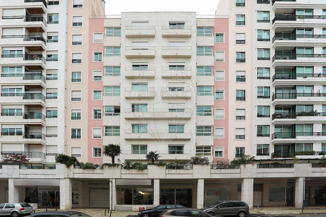 Apartamento T1 para Arrendamento em Lumiar Foto 8