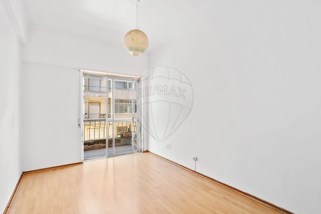 Apartamento T3 para Venda em Algueirão-Mem Martins Foto 13