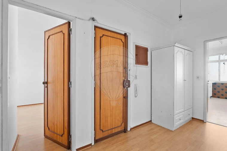 Apartamento T3 para Venda em Algueirão-Mem Martins Foto 2