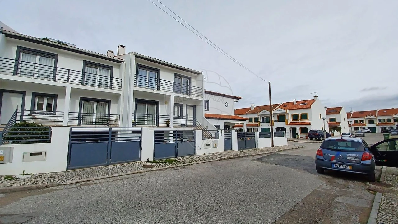 Moradia T4 para Venda em Azeitão (São Lourenço e São Simão) Foto 1