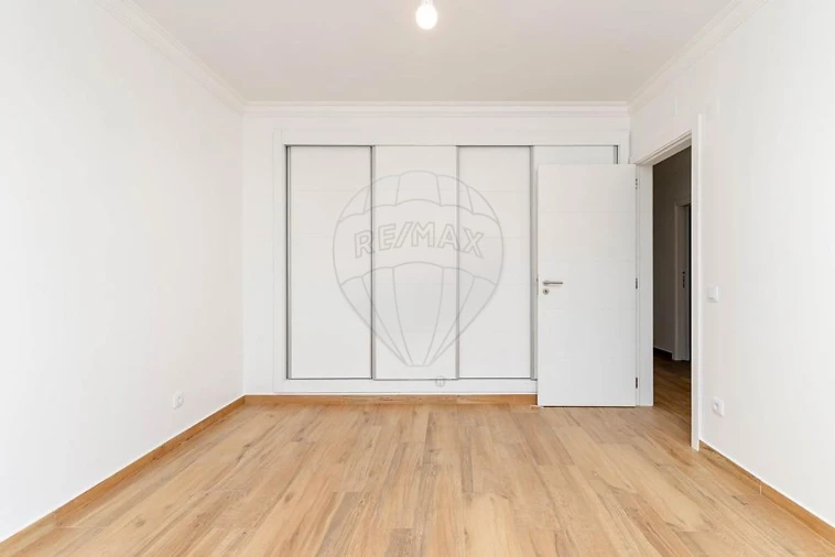 Moradia T4 para Venda em Azeitão (São Lourenço e São Simão) Foto 2