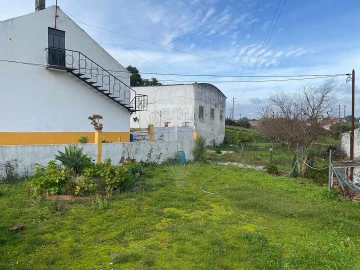 Moradia T4 para Venda em Marvila, Ribeira Santarém, São Salvador, São Nicolau