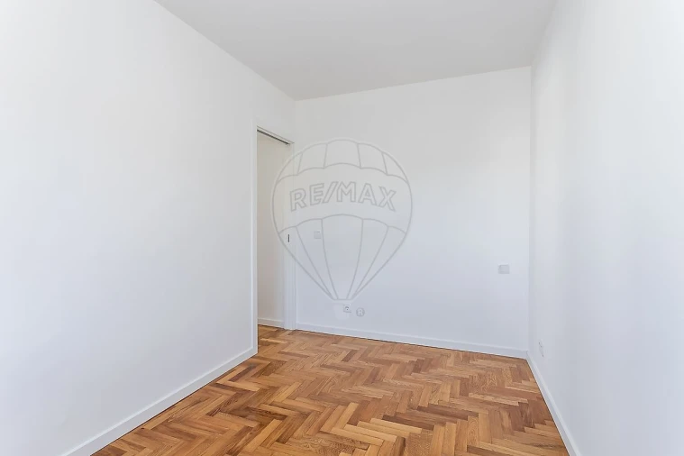 Apartamento T2 para Arrendamento em Alvalade Foto 10