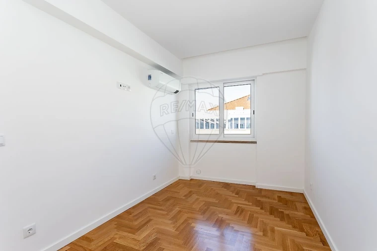 Apartamento T2 para Arrendamento em Alvalade Foto 7