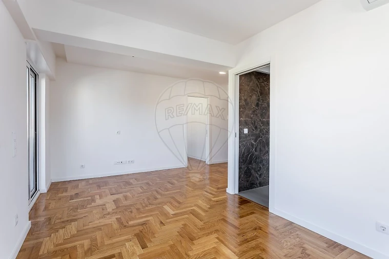Apartamento T2 para Arrendamento em Alvalade Foto 4