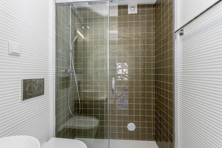 Apartamento T2 para Arrendamento em Alvalade Foto 17