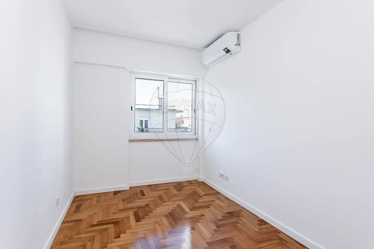 Apartamento T2 para Arrendamento em Alvalade Foto 9