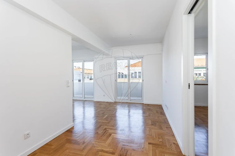 Apartamento T2 para Arrendamento em Alvalade Foto 2