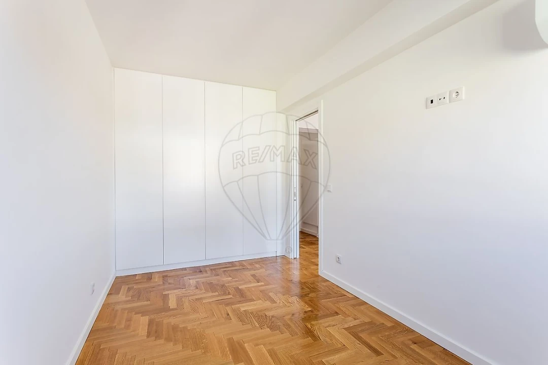 Apartamento T2 para Arrendamento em Alvalade Foto 6