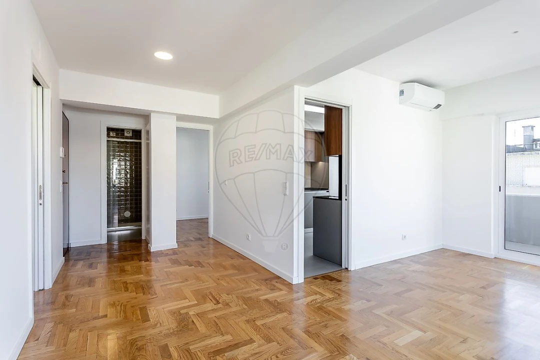 Apartamento T2 para Arrendamento em Alvalade Foto 5