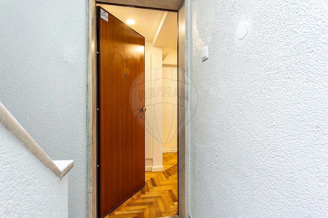 Apartamento T2 para Arrendamento em Alvalade Foto 1