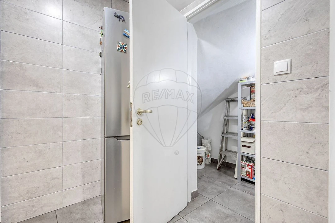Apartamento T2 para Venda em Canelas Foto 16