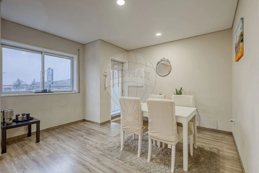 Apartamento T2 para Venda em Canelas Foto 3