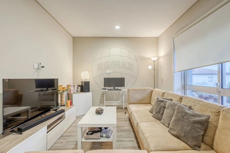 Apartamento T2 para Venda em Canelas Foto 2