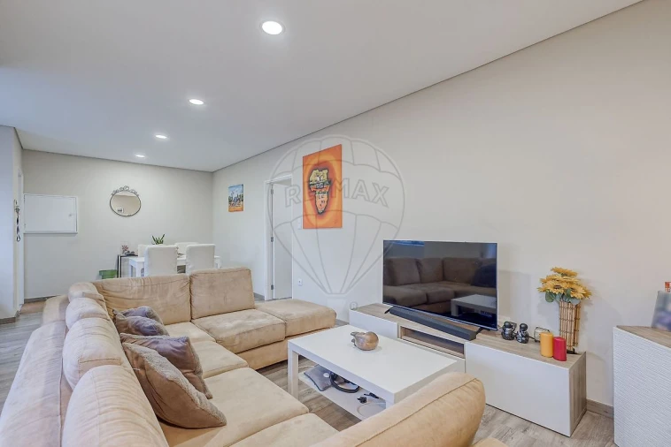 Apartamento T2 para Venda em Canelas Foto 4