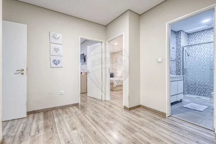 Apartamento T2 para Venda em Canelas Foto 9