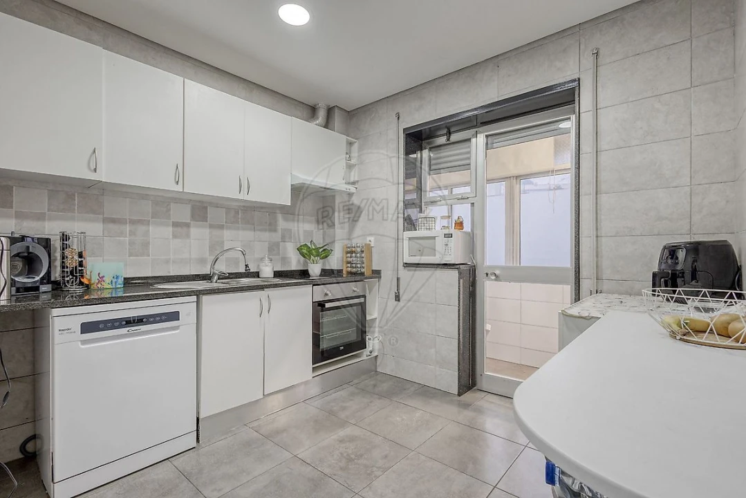Apartamento T2 para Venda em Canelas Foto 18