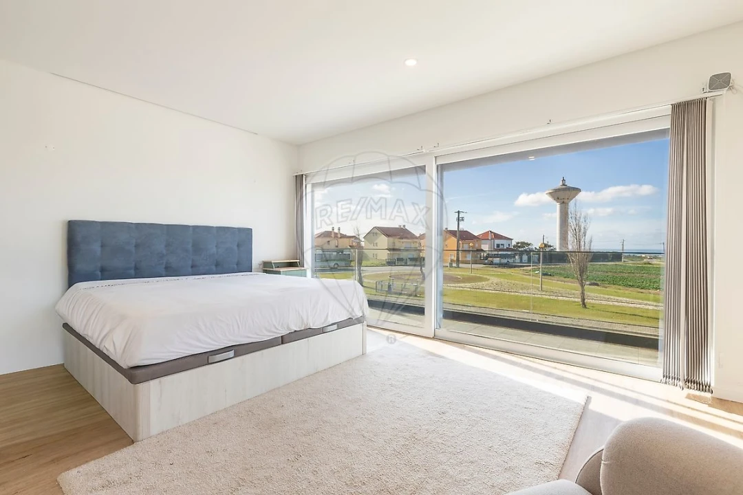 Moradia T4 para Venda em Atouguia da Baleia Foto 19