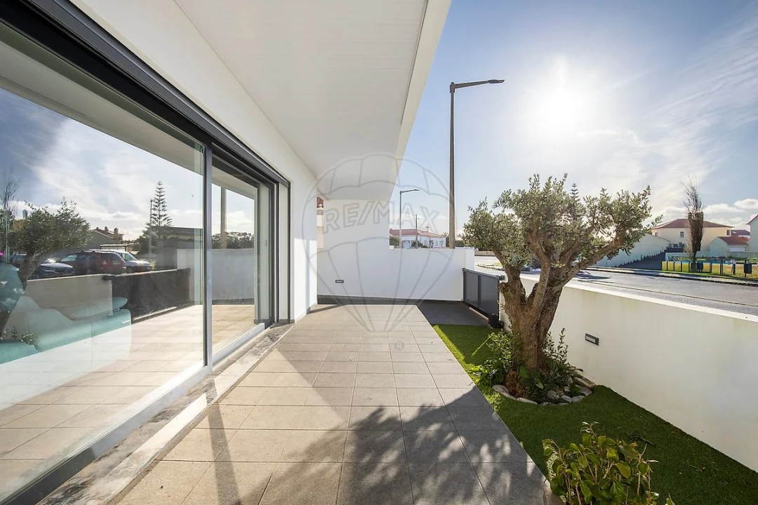 Moradia T4 para Venda em Atouguia da Baleia Foto 43