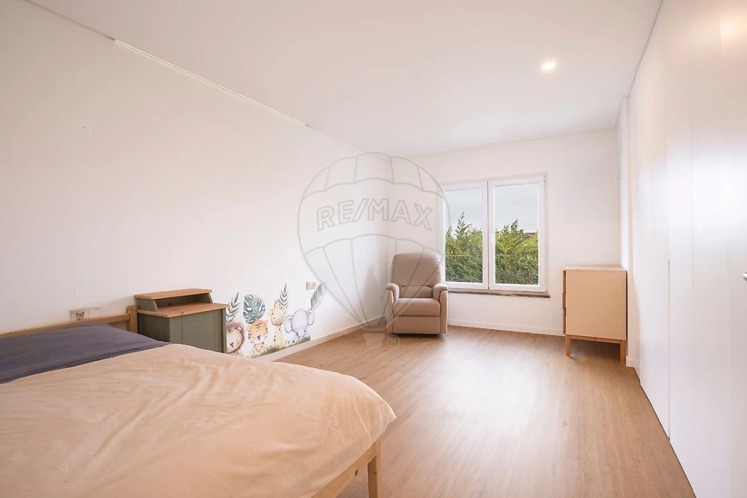 Moradia T4 para Venda em Atouguia da Baleia Foto 35