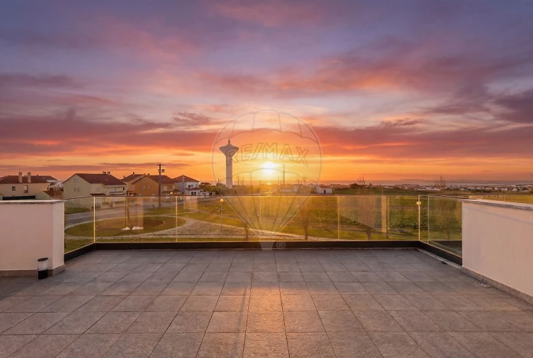 Moradia T4 para Venda em Atouguia da Baleia Foto 3