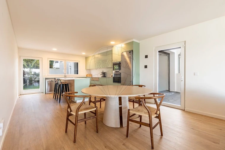 Moradia T4 para Venda em Atouguia da Baleia Foto 4