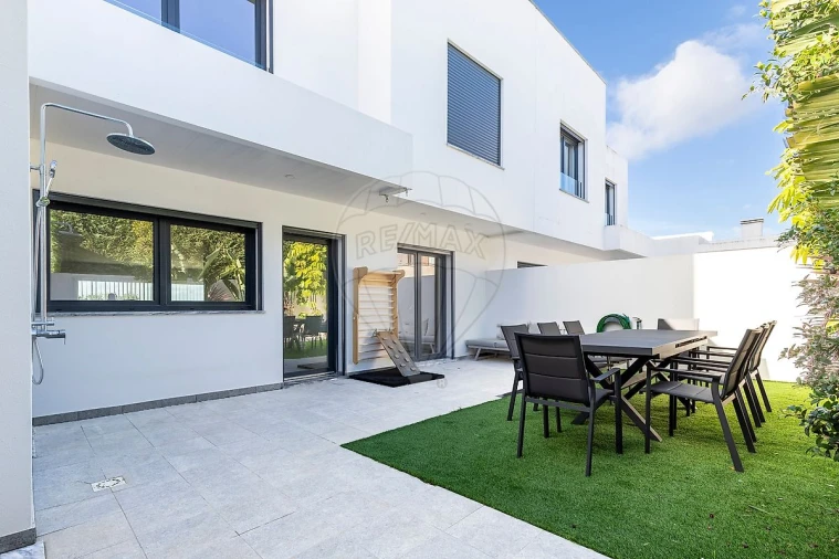 Moradia T4 para Venda em Atouguia da Baleia Foto 2