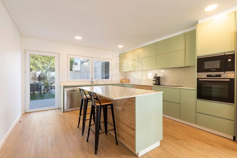 Moradia T4 para Venda em Atouguia da Baleia Foto 7