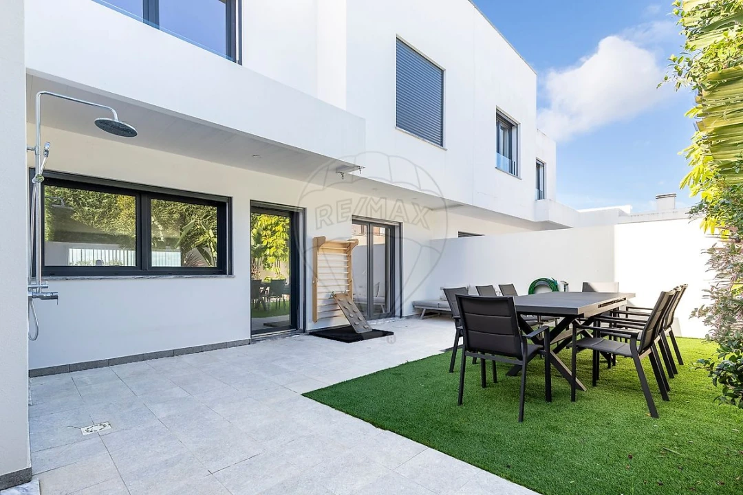 Moradia T4 para Venda em Atouguia da Baleia Foto 2