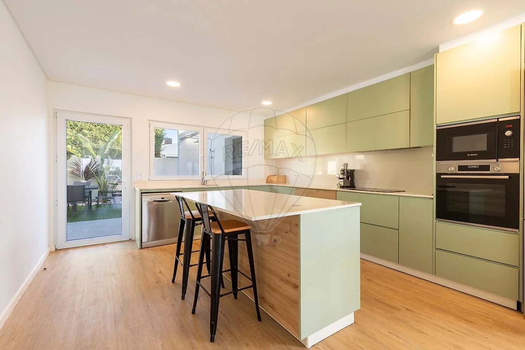 Moradia T4 para Venda em Atouguia da Baleia Foto 7