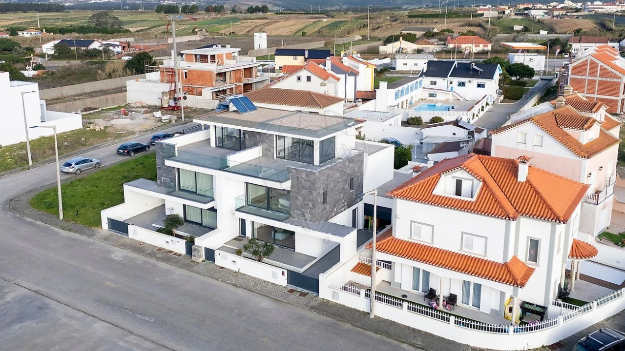 Moradia T4 para Venda em Atouguia da Baleia Foto 46