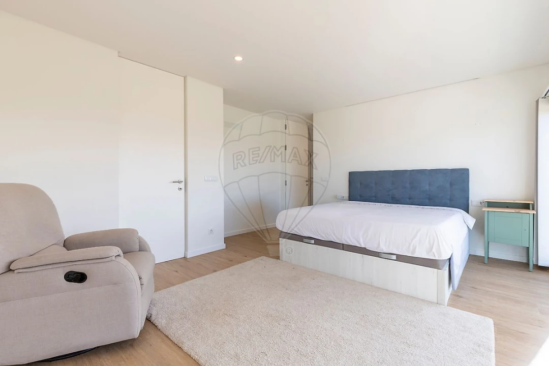 Moradia T4 para Venda em Atouguia da Baleia Foto 21