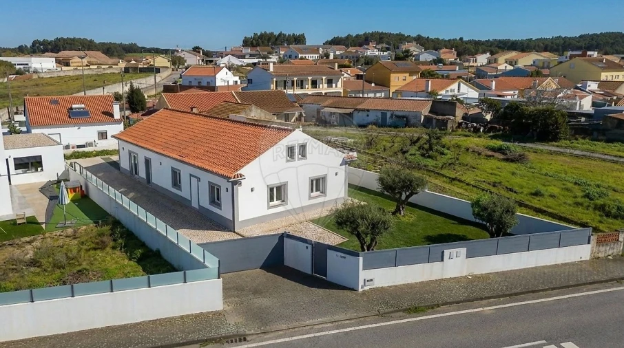 Moradia T3 para Venda em Ramalhal Foto 1