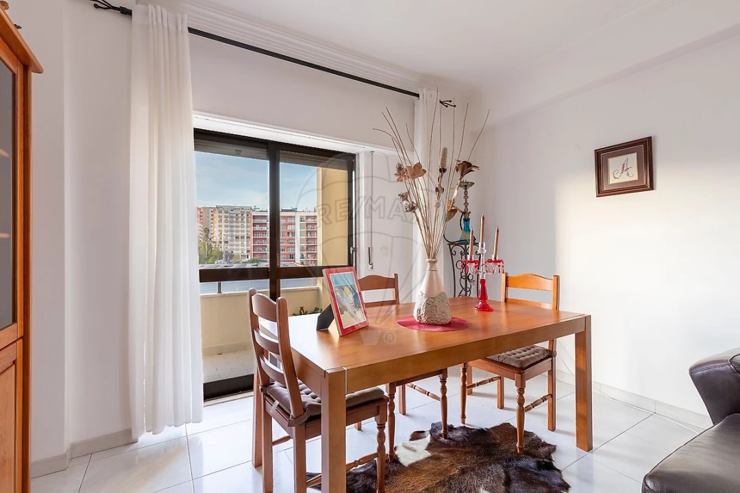 Apartamento T2 para Venda em Póvoa de Santa Iria e Forte da Casa Foto 3