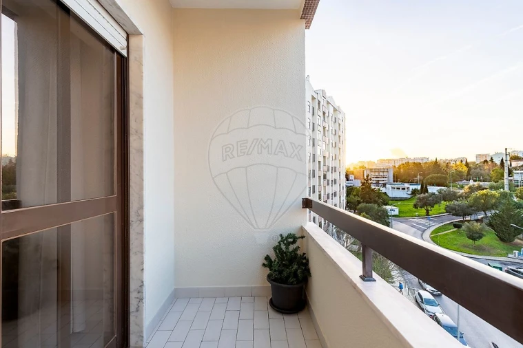 Apartamento T2 para Venda em Póvoa de Santa Iria e Forte da Casa Foto 8