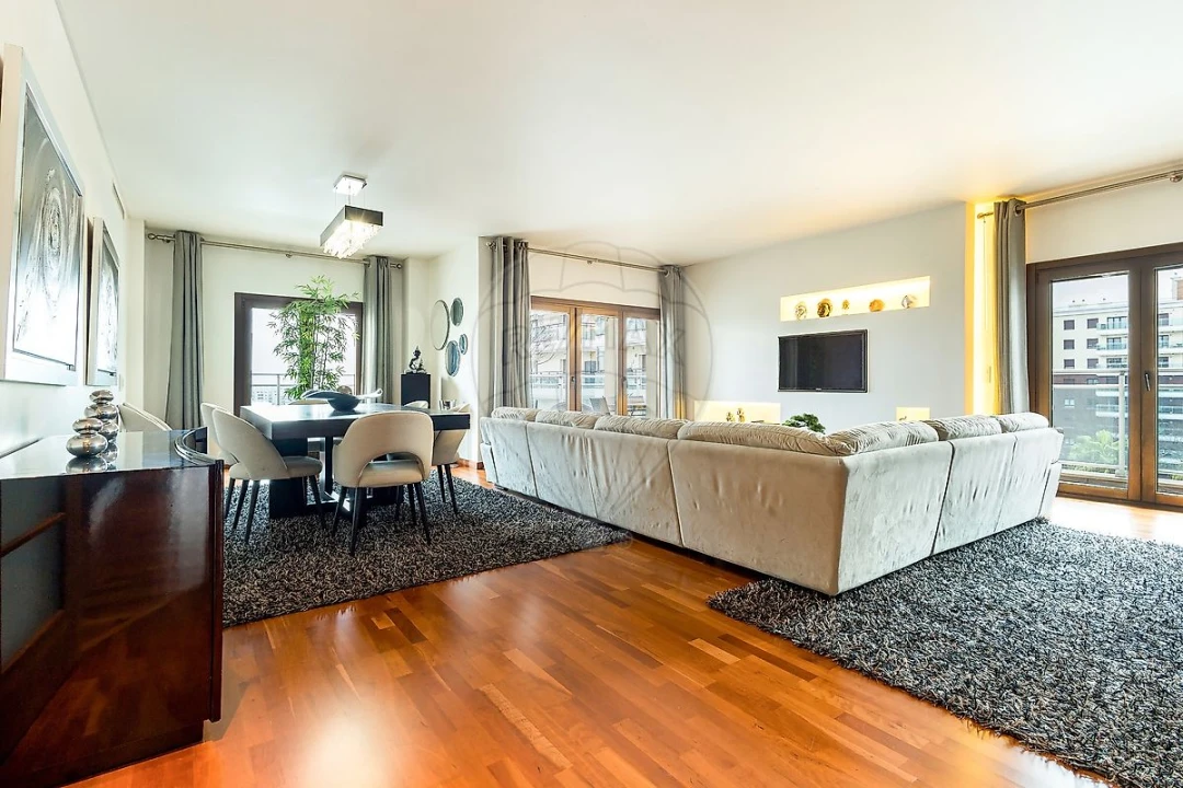 Apartamento T4 para Venda em Sacavém e Prior Velho Foto 1