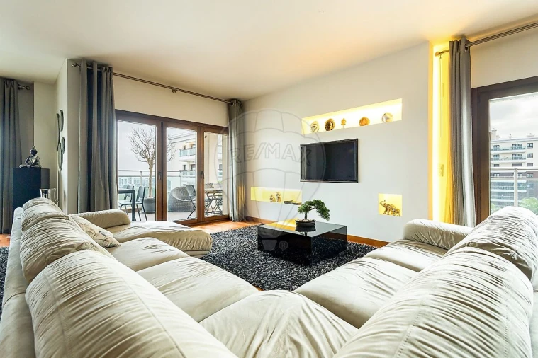 Apartamento T4 para Venda em Sacavém e Prior Velho Foto 6