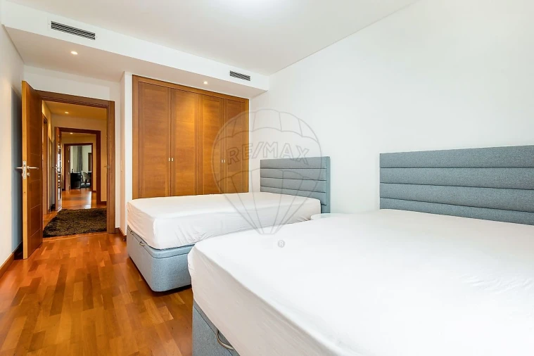 Apartamento T4 para Venda em Sacavém e Prior Velho Foto 13