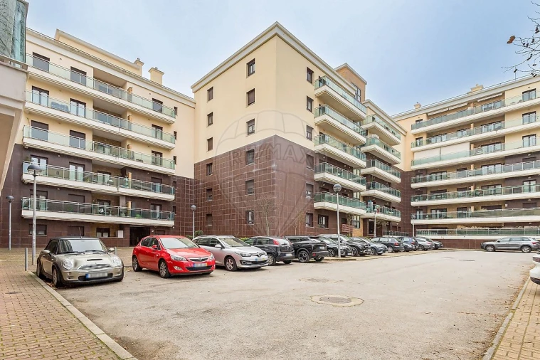 Apartamento T4 para Venda em Sacavém e Prior Velho Foto 2