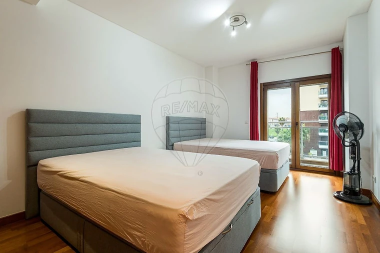 Apartamento T4 para Venda em Sacavém e Prior Velho Foto 12