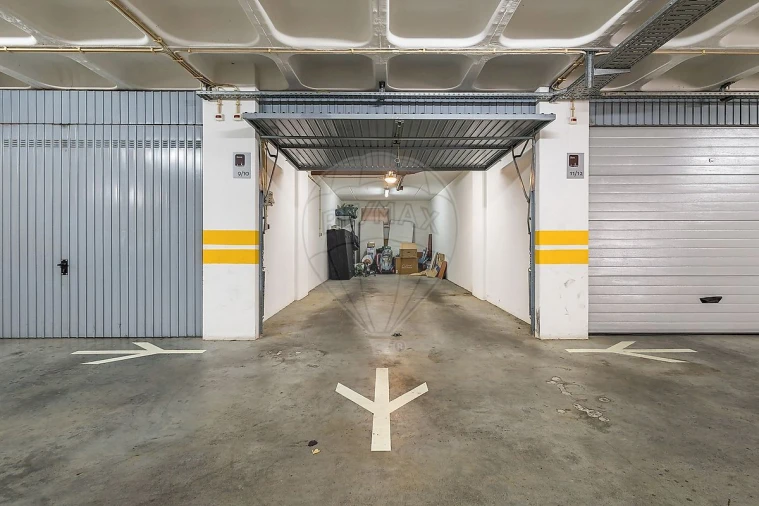 Apartamento T4 para Venda em Sacavém e Prior Velho Foto 24