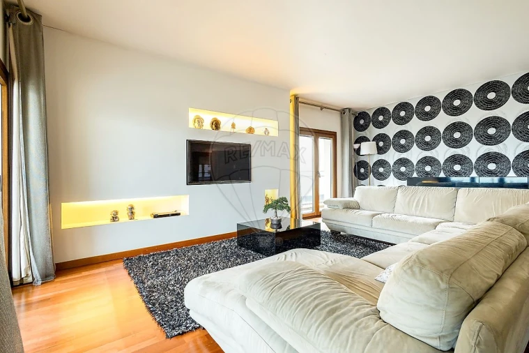 Apartamento T4 para Venda em Sacavém e Prior Velho Foto 5