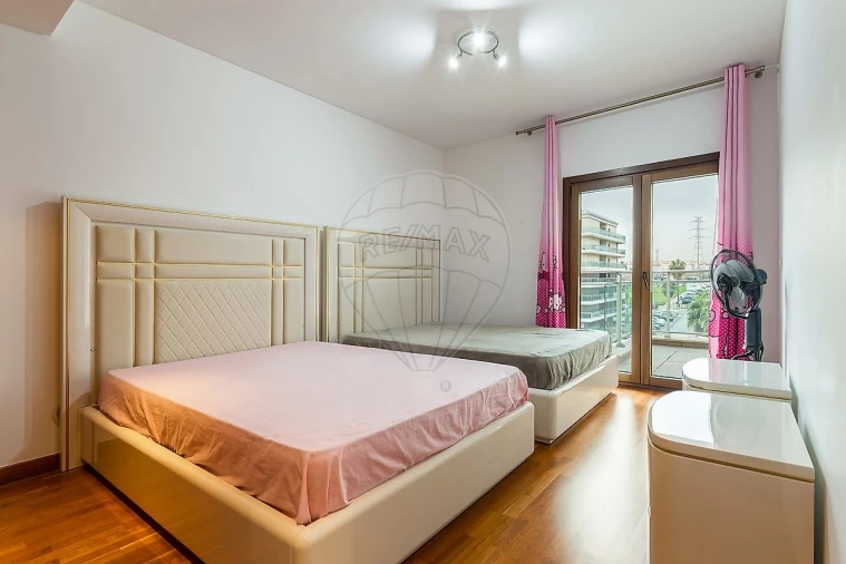 Apartamento T4 para Venda em Sacavém e Prior Velho Foto 10