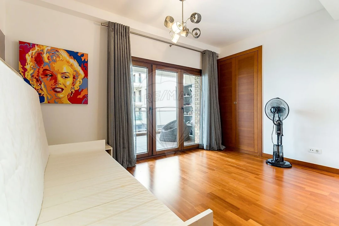 Apartamento T4 para Venda em Sacavém e Prior Velho Foto 17