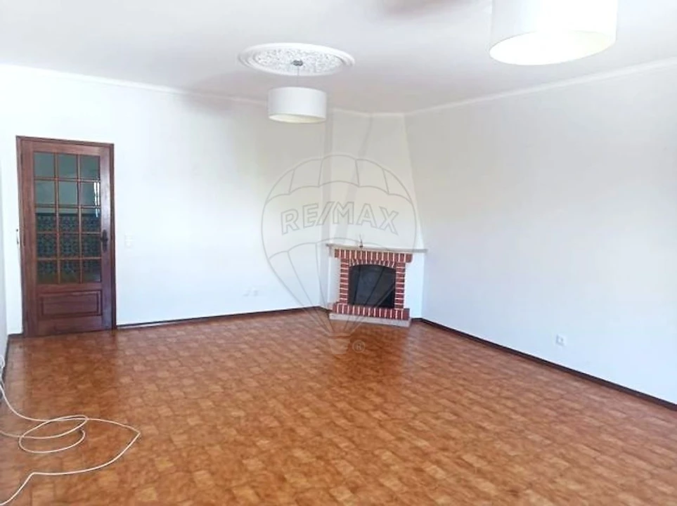 Apartamento T2 para Venda em Rio Maior Foto 3