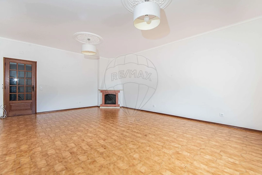 Apartamento T2 para Venda em Rio Maior Foto 2