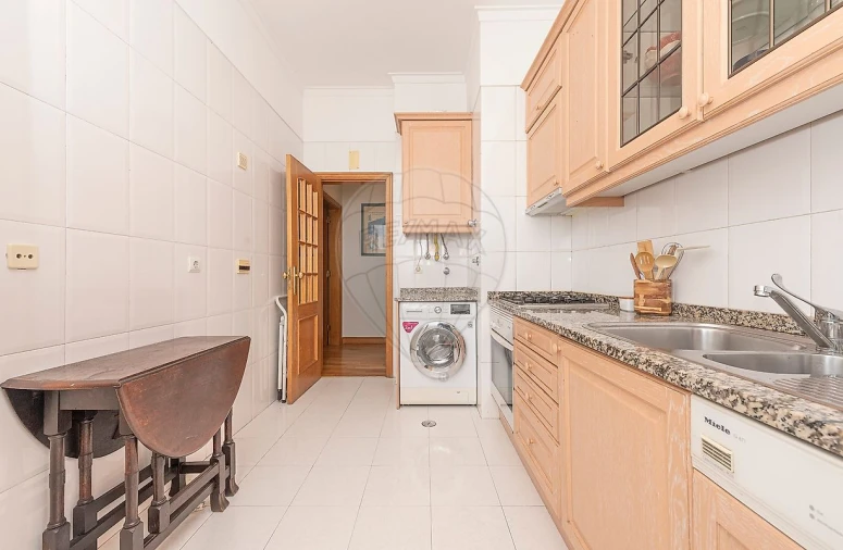 Apartamento T1 para Arrendamento em Avenidas Novas Foto 21